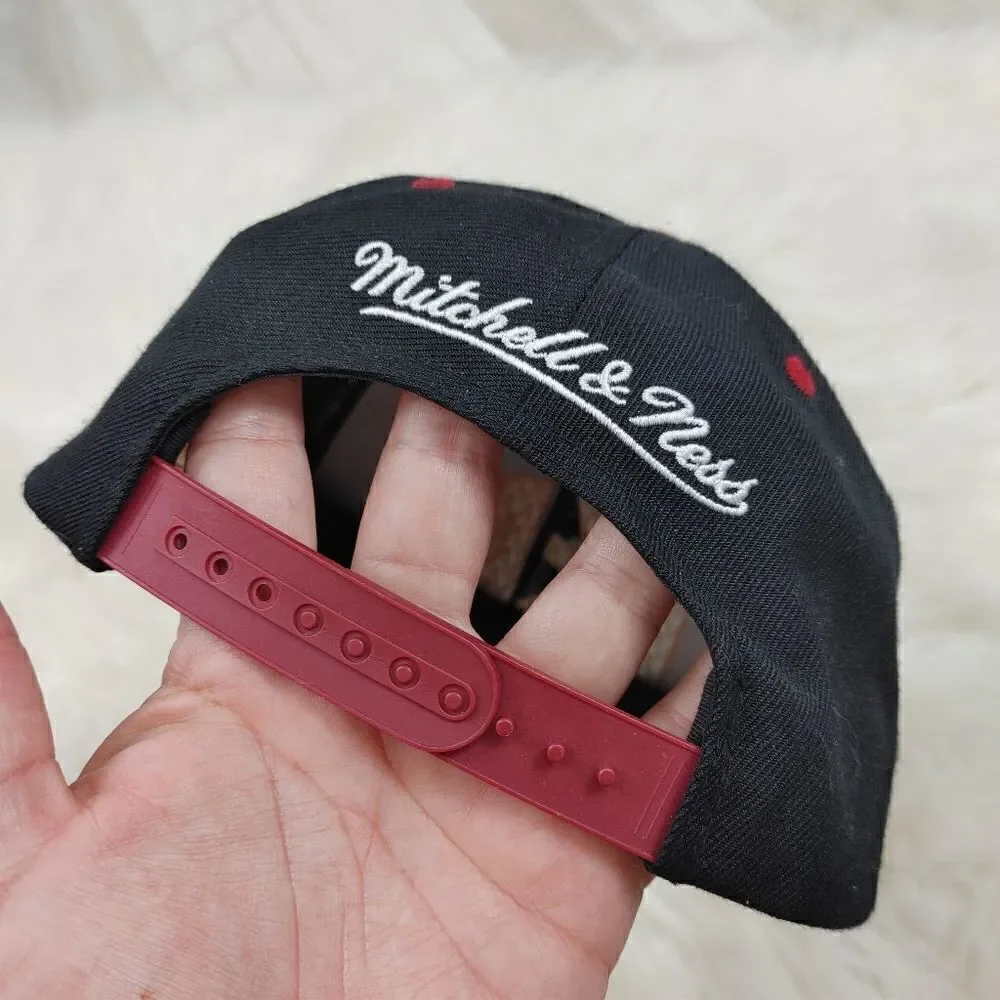 Mitchell & Ness Adjustable Fit NBA DYNAMITE SNAPBACK CUR HEAT
